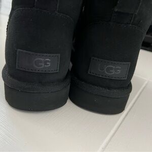 Black Ugg Mini